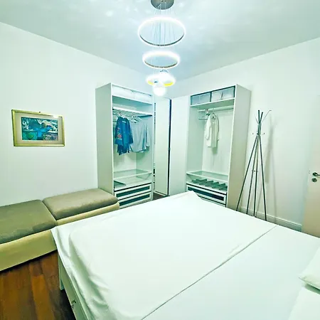 Casa Bianca Terrace View דירה לואינו